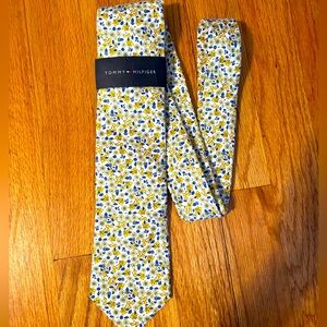 NWT Tommy Hilfiger Floral Tie blue & yellow